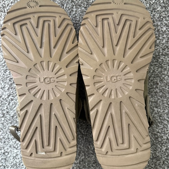 Women’s Tan suede UGG slippers - Picture 6 of 6